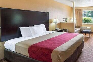 ホテル Econo Lodge Inn & Suites Downtown Northeast Near Fort Sam Houston