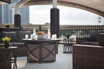هتل Fort Pontchartrain Detroit, A Wyndham