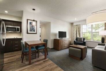 هتل Homewood Suites By Hilton Kansas Cityairport