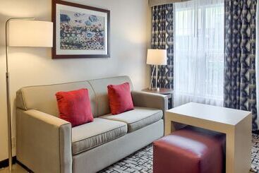 هتل Homewood Suites By Hilton Mobile Airport University Area