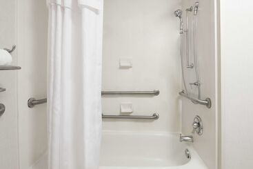 هتل Homewood Suites By Hilton Raleighcrabtree Valley