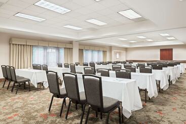 هتل Homewood Suites By Hilton Raleighcrabtree Valley