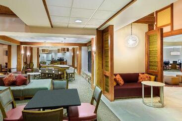 هتل Homewood Suites By Hilton Raleighcrabtree Valley