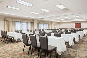 هتل Homewood Suites By Hilton Raleighcrabtree Valley