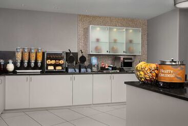 هتل Homewood Suites By Hilton Reading