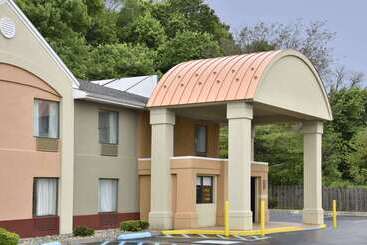 Howard Johnson By Wyndham Allentown/dorney Hotel & Suites