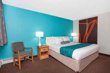 هتل Howard Johnson By Wyndham Colorado Springs