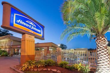 هتل Howard Johnson By Wyndham Historic Lake Charles