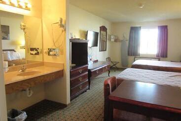 هتل Howard Johnson By Wyndham Wichita Airport