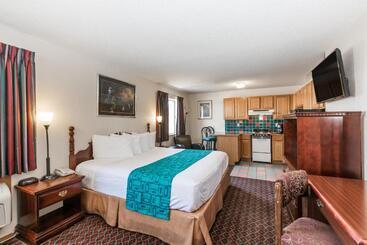 هتل Howard Johnson By Wyndham Wichita Airport