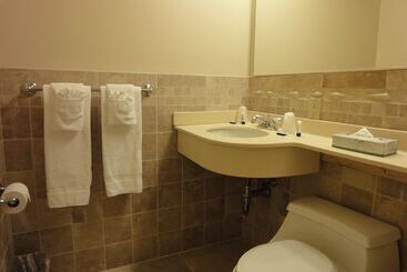 هتل Hyannis Travel Inn