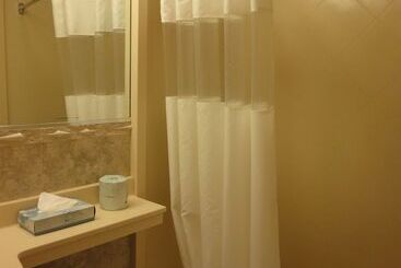 هتل Hyannis Travel Inn