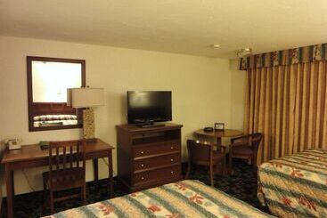 هتل Hyannis Travel Inn