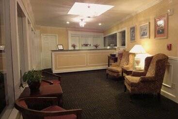 هتل Hyannis Travel Inn