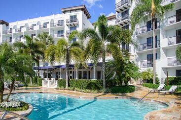 هتل Inn At Pelican Bay