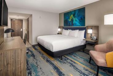 هتل La Quinta Inn & Suites By Wyndham Spokane Downtown