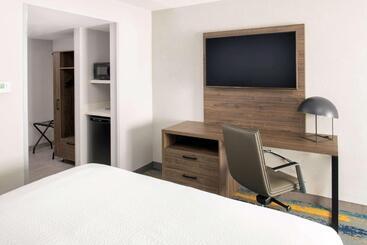هتل La Quinta Inn & Suites By Wyndham Spokane Downtown