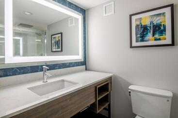 هتل La Quinta Inn & Suites By Wyndham Spokane Downtown