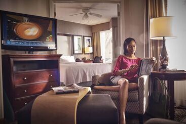 هتل Poplar Inn And Suites