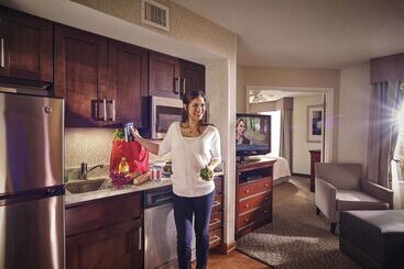 هتل Poplar Inn And Suites