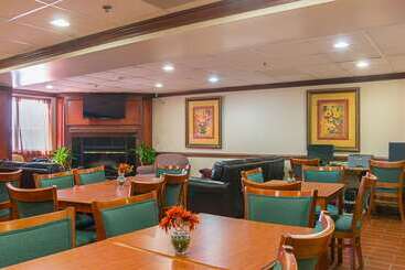 هتل Quality Inn And Suites Detroit Metro Airport