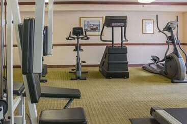 هتل Quality Inn & Suites Detroit Metro Airport
