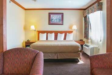 هتل Quality Inn & Suites Detroit Metro Airport