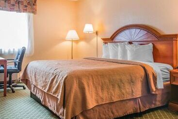 هتل Quality Inn & Suites Detroit Metro Airport