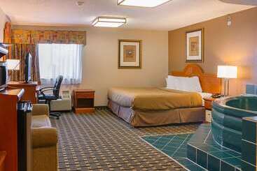 هتل Quality Inn & Suites Detroit Metro Airport