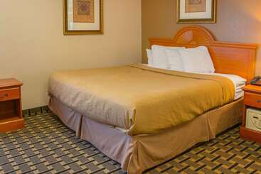 هتل Quality Inn & Suites Detroit Metro Airport