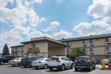 هتل Quality Inn & Suites Detroit Metro Airport