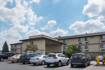 هتل Quality Inn & Suites Detroit Metro Airport