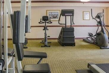هتل Quality Inn & Suites Detroit Metro Airport