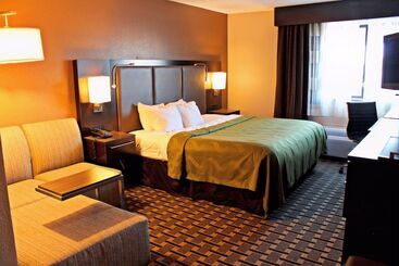 هتل Quality Inn & Suites Detroit Metro Airport