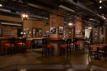 هتل Roanoke & Conference Ctr, Curio Collection By Hilton 
