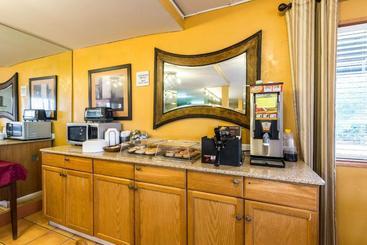 هتل Rodeway Inn Alexandria