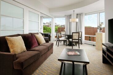 هتل The Inn At Penn, A Hilton