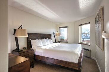 هتل The Inn At Riverwalk