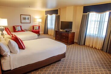هتل Roanoke & Conference Ctr, Curio Collection By Hilton 