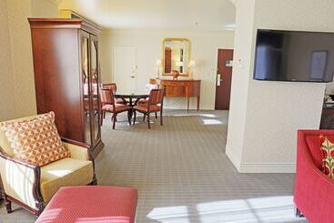 هتل Roanoke & Conference Ctr, Curio Collection By Hilton 