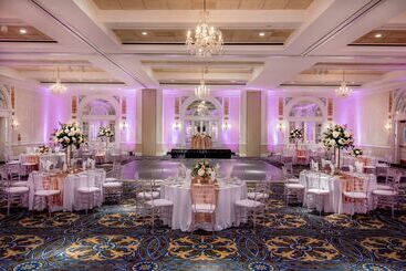 هتل Roanoke & Conference Ctr, Curio Collection By Hilton 