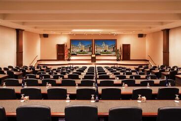 هتل Roanoke & Conference Ctr, Curio Collection By Hilton 