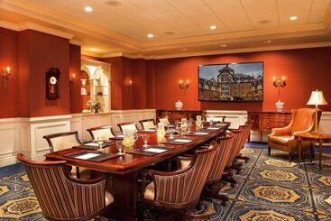 هتل Roanoke & Conference Ctr, Curio Collection By Hilton 