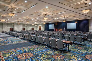 هتل Roanoke & Conference Ctr, Curio Collection By Hilton 