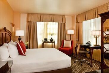 هتل Roanoke & Conference Ctr, Curio Collection By Hilton 