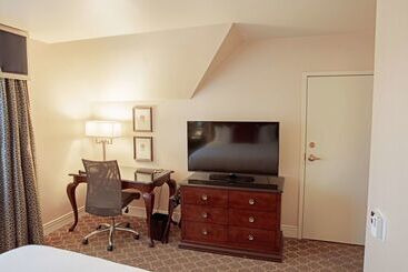 هتل Roanoke & Conference Ctr, Curio Collection By Hilton 