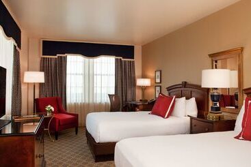 هتل Roanoke & Conference Ctr, Curio Collection By Hilton 