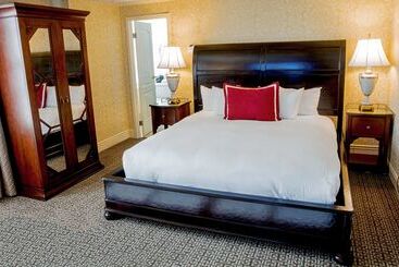 هتل Roanoke & Conference Ctr, Curio Collection By Hilton 