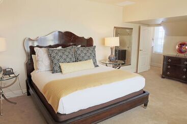 هتل Roanoke & Conference Ctr, Curio Collection By Hilton 