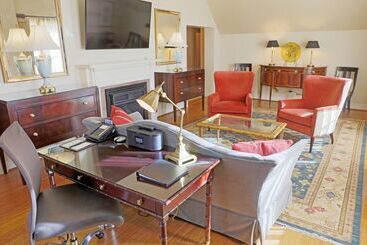 هتل Roanoke & Conference Ctr, Curio Collection By Hilton 
